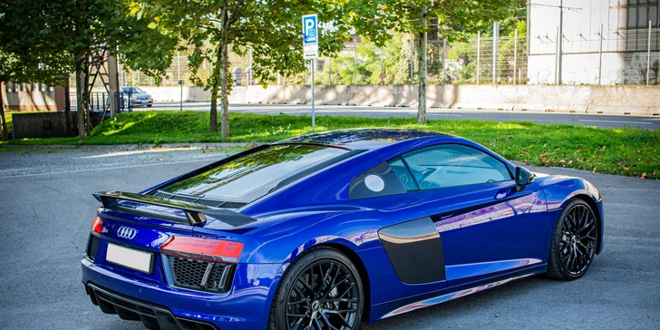 Jazda v modernom AUDI R8 V10 PLUS: 15 min. ako spolujazdec alebo až 30 min. ako vodič