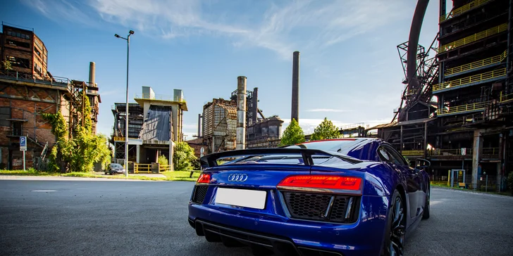 Jazda v modernom AUDI R8 V10 PLUS: 15 min. ako spolujazdec alebo až 30 min. ako vodič