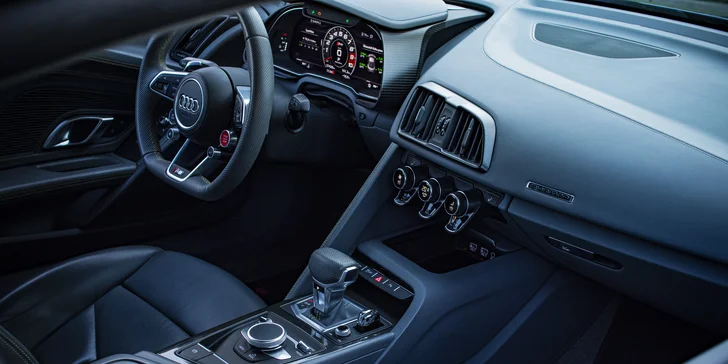 Jazda v modernom AUDI R8 V10 PLUS: 15 min. ako spolujazdec alebo až 30 min. ako vodič