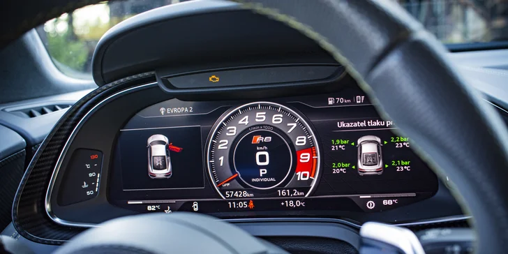 Jazda v modernom AUDI R8 V10 PLUS: 15 min. ako spolujazdec alebo až 30 min. ako vodič