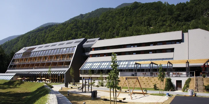 Parádny oddych v Slovinsku: 4* hotel s polpenziou a neobmedzený relax v troch bazénoch