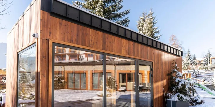 Luxusný pobyt neďaleko Zakopaného: moderné apartmány s výhľadom na Tatry, chutná strava, relax vo wellness, detský kútik či biliard