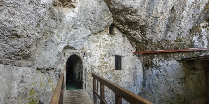 Čarovná atmosféra karnevalu v Benátkach a nádherná jaskyňa či Predjamský hrad