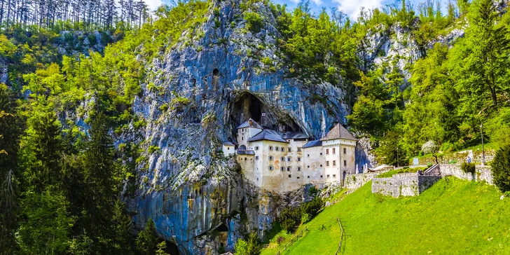 Čarovná atmosféra karnevalu v Benátkach a nádherná jaskyňa či Predjamský hrad
