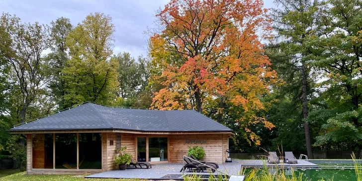 V súlade s prírodou: hotel obklopený parkom, s jazierkom, wellness a polpenziou