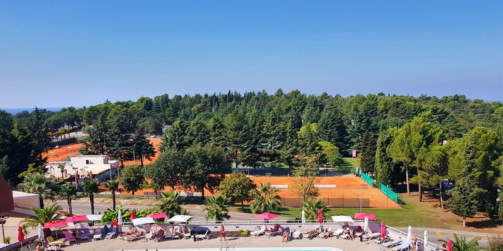 Dovolenka v Poreči: 100 m od pláže, all inclusive, bazény, 1 dieťa do 14 rokov zdarma