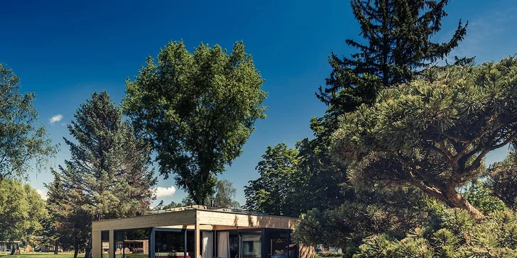Luxusný vilový rezort v Českých Budějoviciach: apartmány s terasou, raňajky do postele aj sauna