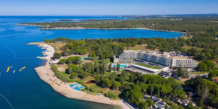 Dovolenka v chorvátskom letovisku Poreč: 100 metrov od pláže, raňajky alebo polpenzia aj bazény