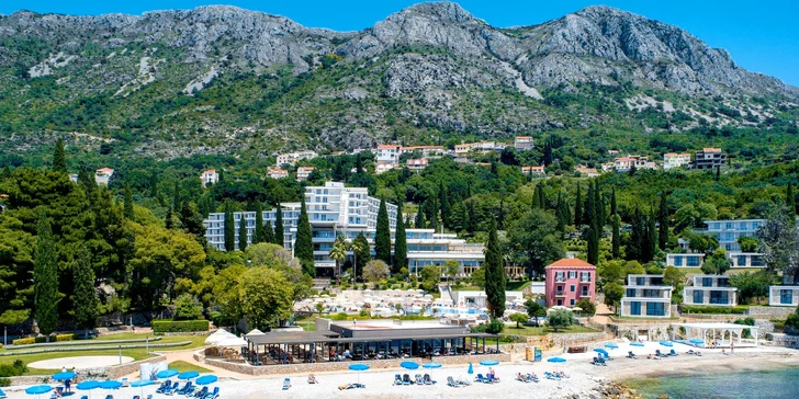 Dovolenka v letovisku Mlini: hotel pri pláži, bazény, raňajky a šport, 10 km od Dubrovníka
