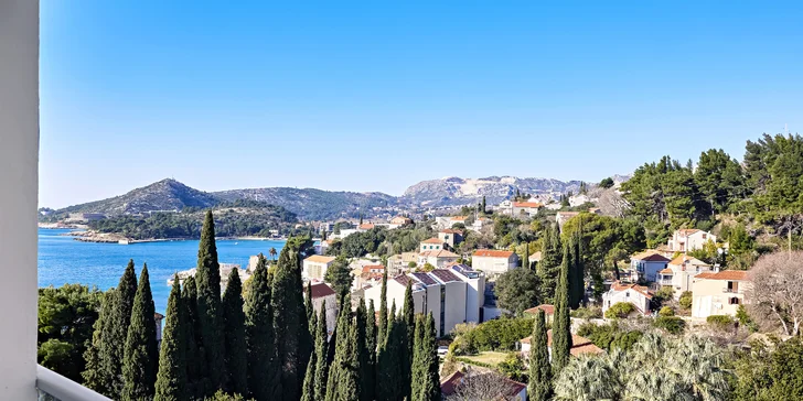 Dovolenka v letovisku Mlini: hotel pri pláži, bazény, raňajky a šport, 10 km od Dubrovníka