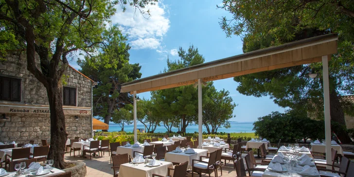 Dovolenka v letovisku Mlini: hotel pri pláži, bazény, raňajky a šport, 10 km od Dubrovníka