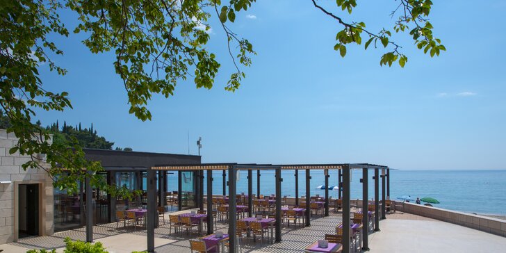 Dovolenka v letovisku Mlini: hotel pri pláži, bazény, raňajky a šport, 10 km od Dubrovníka