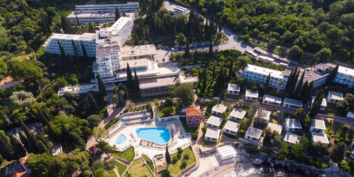 Dovolenka v letovisku Mlini: hotel pri pláži, bazény, raňajky a šport, 10 km od Dubrovníka