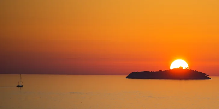 Dovolenka v letovisku Mlini: hotel pri pláži, bazény, raňajky a šport, 10 km od Dubrovníka