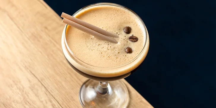 Miešaný drink alebo otvorené vouchery na konzumáciu v hodnote 20, 30 alebo 40 € v Emporio Lounge Bar