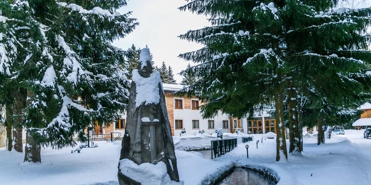 Dokonalý reset na Liptove: horský hotel s raňajkami či polpenziou, wellness, herňou aj detskými ihriskami