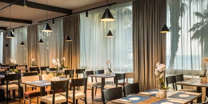 Letná dovolenka na Opatijskej riviére: hotel so stravou, pláž, bazén, first minute zľavy