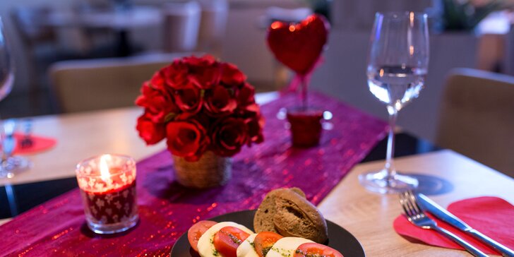 Valentínska večera s viacerými chodmi pre dvoch v útulnom penzióne SET