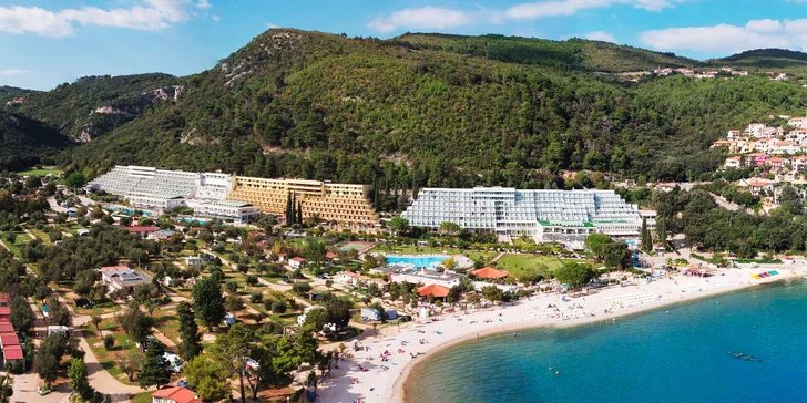 Dovolenka v istrijskom Rabaci: 4* rodinný hotel pri pláži, vnútorný aj vonkajší bazén, raňajky v cene