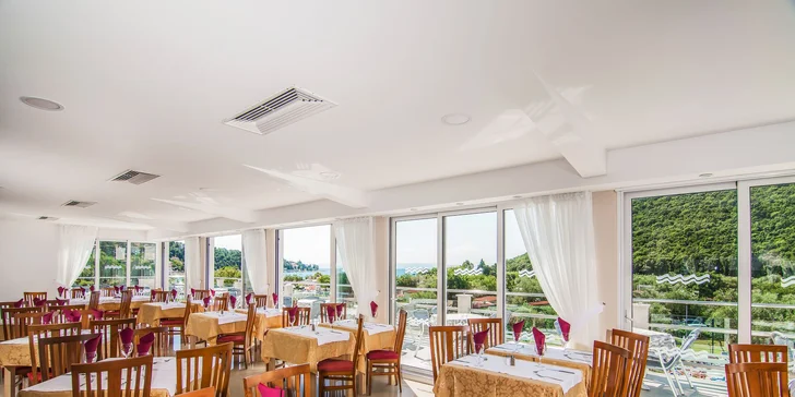 Dovolenka v istrijskom Rabaci: 4* rodinný hotel pri pláži, vnútorný aj vonkajší bazén, raňajky v cene