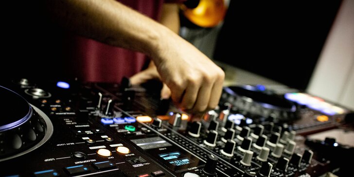 Staň sa DJom vďaka unikátnemu kurzu v profi hudobnom štúdiu