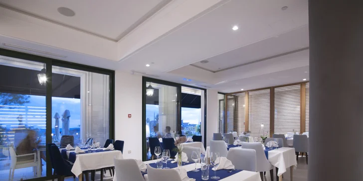 Hotel v čiernohorskom letovisku Petrovac: pri pláži, s raňajkami aj vínnou pivnicou, deti zadarmo