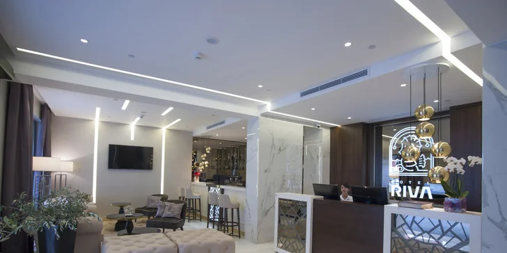 Hotel v čiernohorskom letovisku Petrovac: pri pláži, s raňajkami aj vínnou pivnicou, deti zadarmo