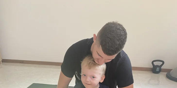 Rehabilitácie pre Adamka s vrodeným ochorením mozgu - lisencefáliou