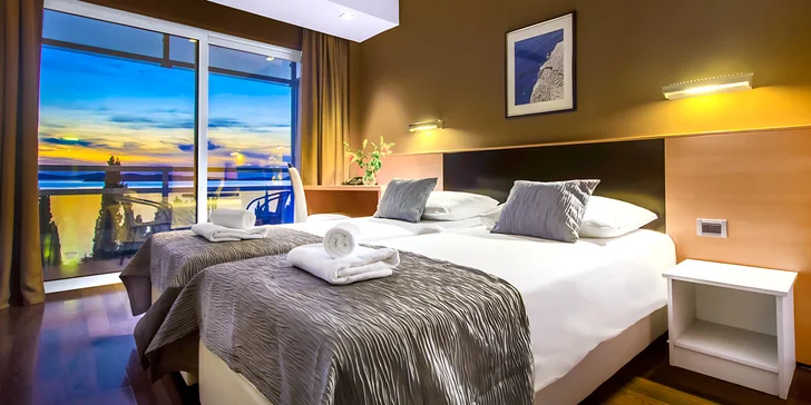 Skvelá dovolenka vo Vodiciach v Chorvátsku: hotel pri pláži, polpenzia, bazény aj fitness