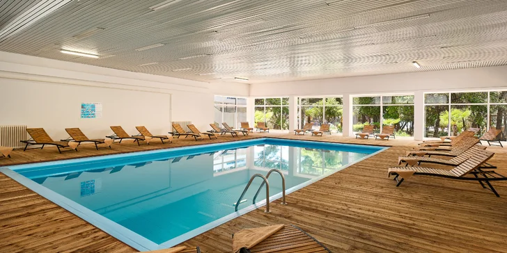 Skvelá dovolenka vo Vodiciach v Chorvátsku: hotel pri pláži, polpenzia, bazény aj fitness