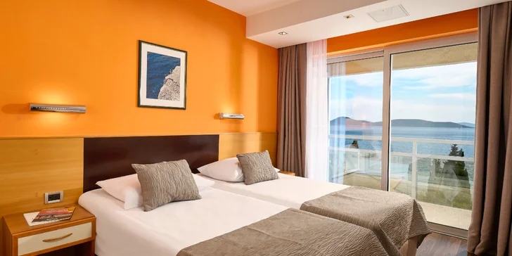 Skvelá dovolenka vo Vodiciach v Chorvátsku: hotel pri pláži, polpenzia, bazény aj fitness