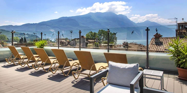 Dovolenka pri Lago di Garda v elegantnom 4 * hoteli: raňajky, slnečná terasa, výhľad na hory aj na jazero