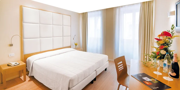 Dovolenka pri Lago di Garda v elegantnom 4 * hoteli: raňajky, slnečná terasa, výhľad na hory aj na jazero