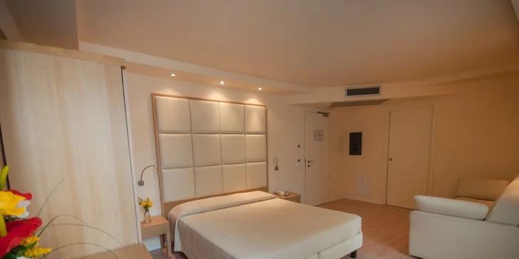 Dovolenka pri Lago di Garda v elegantnom 4 * hoteli: raňajky, slnečná terasa, výhľad na hory aj na jazero