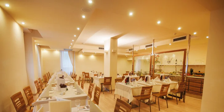 Dovolenka pri Lago di Garda v elegantnom 4 * hoteli: raňajky, slnečná terasa, výhľad na hory aj na jazero