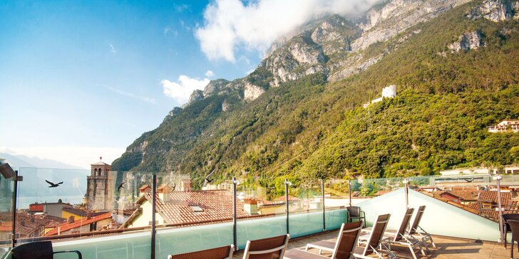 Dovolenka pri Lago di Garda v elegantnom 4 * hoteli: raňajky, slnečná terasa, výhľad na hory aj na jazero