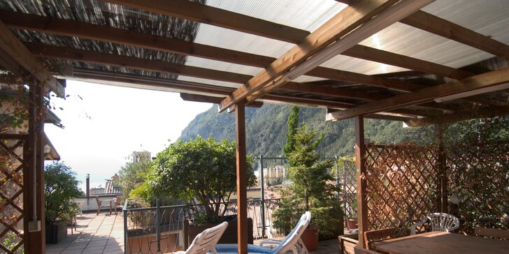 Dovolenka pri Lago di Garda v elegantnom 4 * hoteli: raňajky, slnečná terasa, výhľad na hory aj na jazero