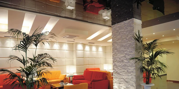 Dovolenka pri Lago di Garda v elegantnom 4 * hoteli: raňajky, slnečná terasa, výhľad na hory aj na jazero