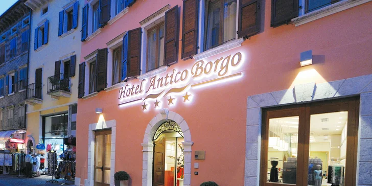Dovolenka pri Lago di Garda v elegantnom 4 * hoteli: raňajky, slnečná terasa, výhľad na hory aj na jazero