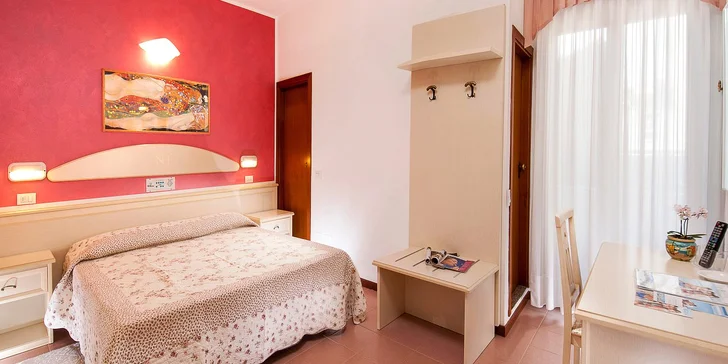 Pobyt v blízkosti Rimini: polpenzia, hotel hneď pri pláži, strešný bazén s vírivkou a lehátkami