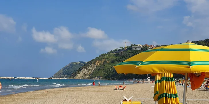 Pobyt v blízkosti Rimini: polpenzia, hotel hneď pri pláži, strešný bazén s vírivkou a lehátkami