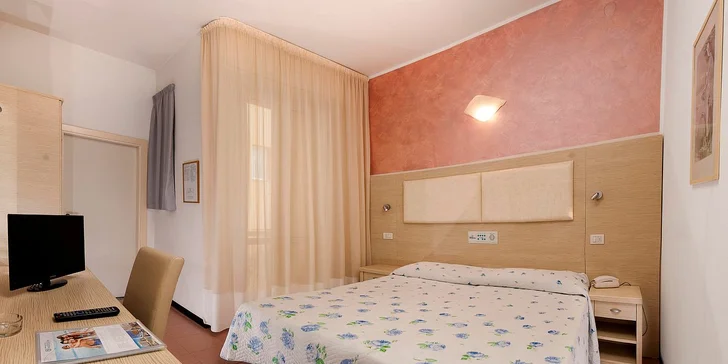 Pobyt v blízkosti Rimini: polpenzia, hotel hneď pri pláži, strešný bazén s vírivkou a lehátkami