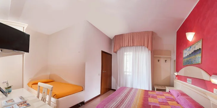 Pobyt v blízkosti Rimini: polpenzia, hotel hneď pri pláži, strešný bazén s vírivkou a lehátkami