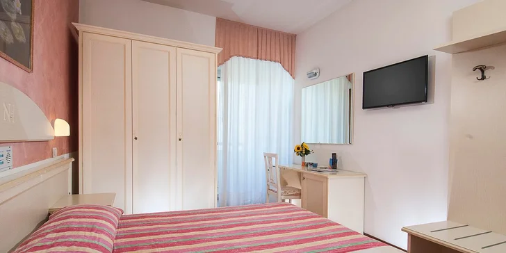 Pobyt v blízkosti Rimini: polpenzia, hotel hneď pri pláži, strešný bazén s vírivkou a lehátkami
