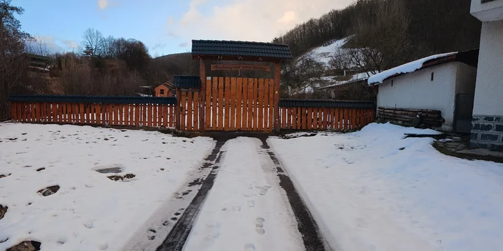Romantika ako z rozprávky blízko Banskej Štiavnice - pobyt s fľašou vína a čokoládovým fondue