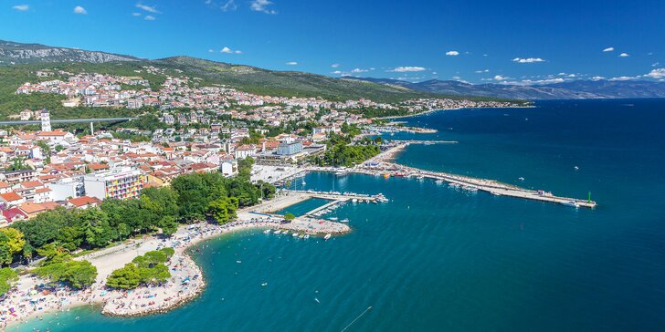 Odpočinok v chorvátskej Crikvenici: 4* hotel s polpenziou a strešnou terasou, 50 m od mora