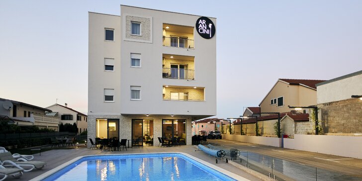 Letná dovolenka v Chorvátsku: nový aparthotel s vonkajším bazénom a raňajkami
