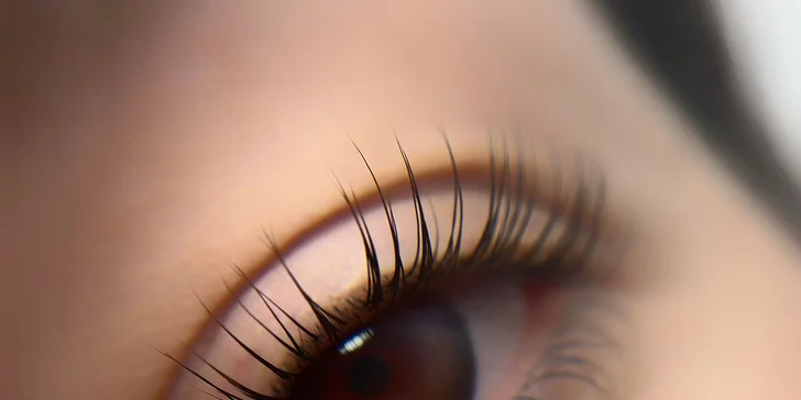 Lash lifting mihalníc a laminácia obočia v Lara Beauty