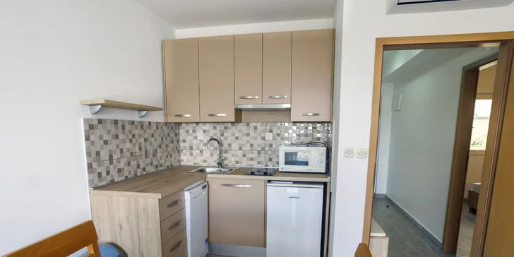 Dovolenka na ostrove Šolta - apartmány až pre 4 osoby len 150 m od mora