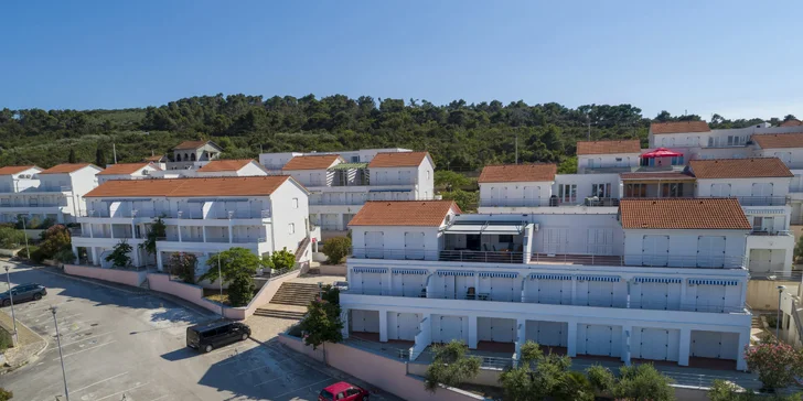 Dovolenka na ostrove Šolta - apartmány až pre 4 osoby len 150 m od mora